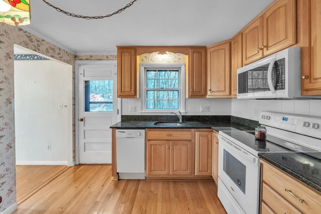 8 Whalen Rd, Hopkinton, MA 01748