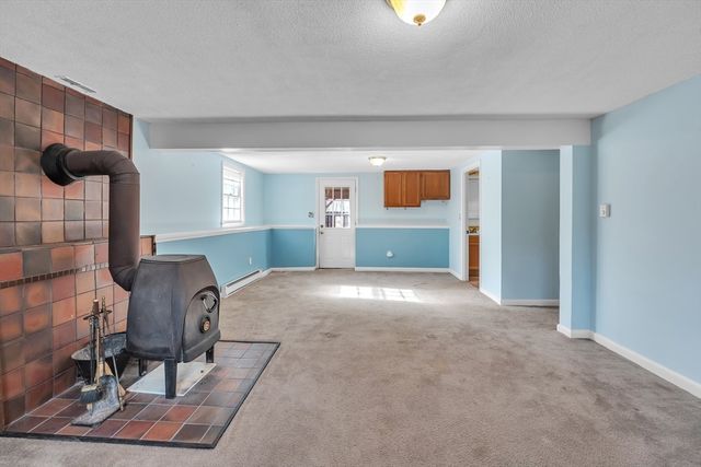 8 Whalen Rd, Hopkinton, MA 01748