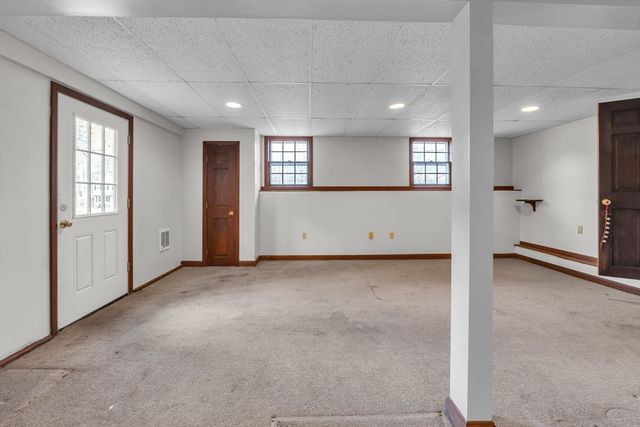 8 Whalen Rd, Hopkinton, MA 01748