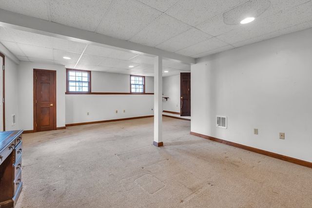 8 Whalen Rd, Hopkinton, MA 01748