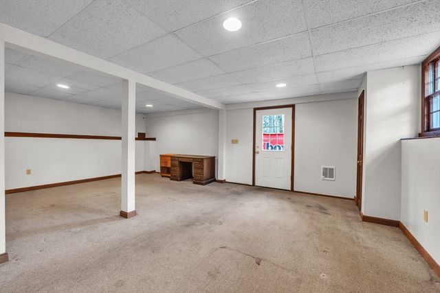 8 Whalen Rd, Hopkinton, MA 01748