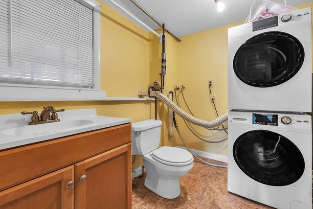 8 Whalen Rd, Hopkinton, MA 01748