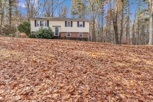 8 Whalen Rd, Hopkinton, MA 01748