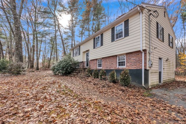 8 Whalen Rd, Hopkinton, MA 01748