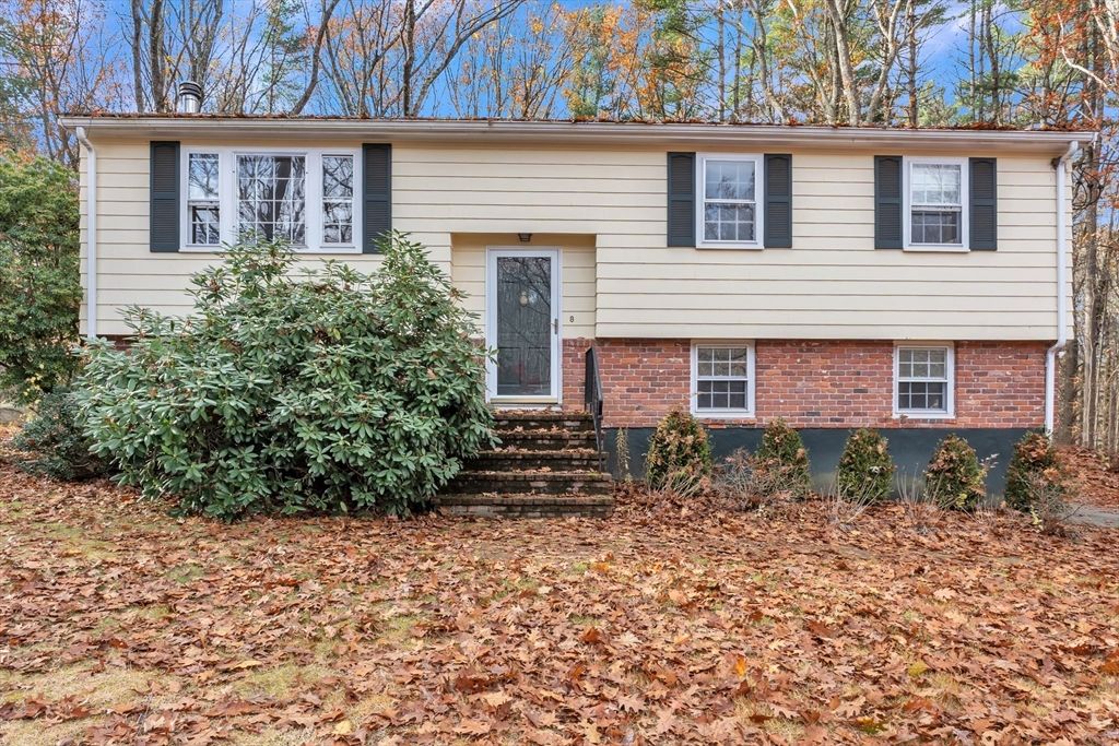 8 Whalen Rd, Hopkinton, MA 01748