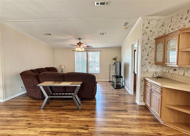 136 AMERICANA COURT NE 230, St Petersburg, FL 33702