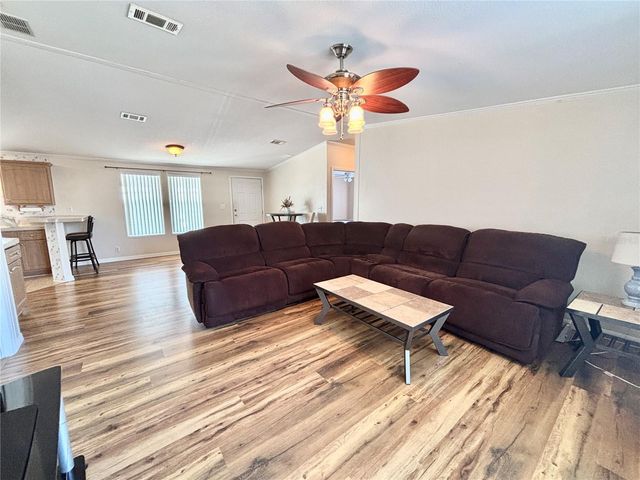 136 AMERICANA COURT NE 230, St Petersburg, FL 33702