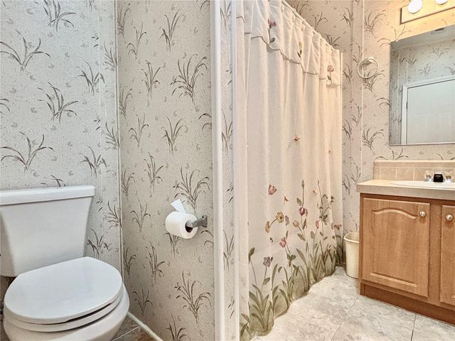 136 AMERICANA COURT NE 230, St Petersburg, FL 33702