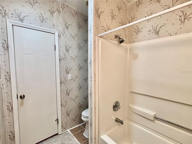 136 AMERICANA COURT NE 230, St Petersburg, FL 33702