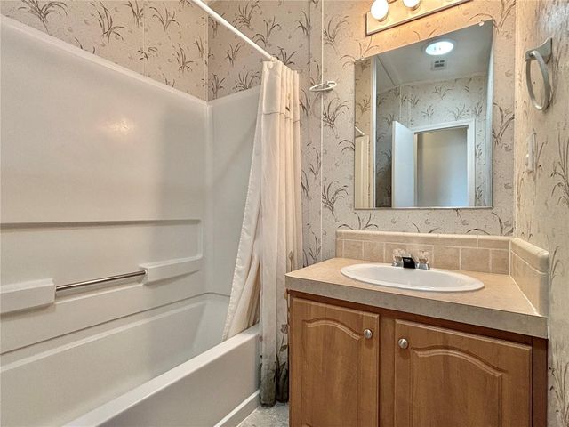 136 AMERICANA COURT NE 230, St Petersburg, FL 33702