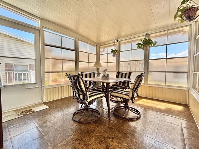 136 AMERICANA COURT NE 230, St Petersburg, FL 33702