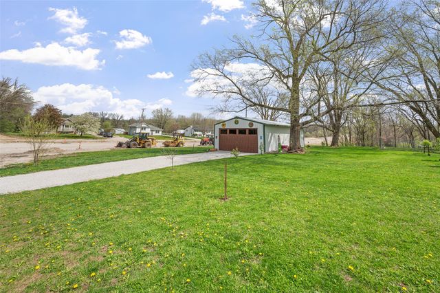 4555 NE 34th Court, Des Moines, IA 50317