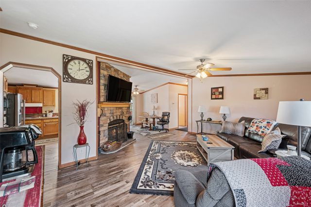 4555 NE 34th Court, Des Moines, IA 50317