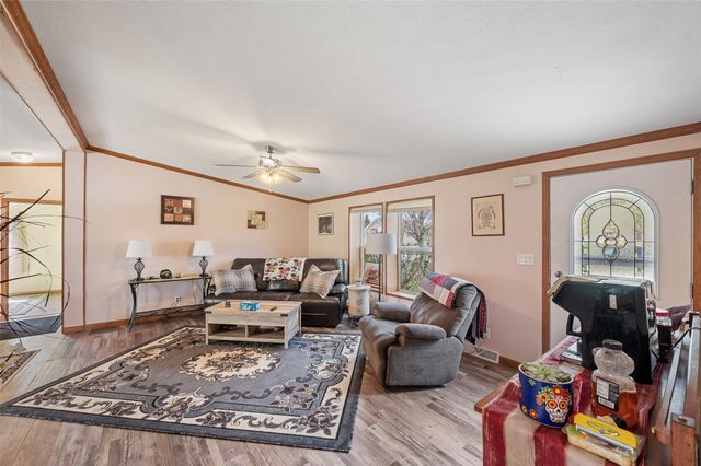 4555 NE 34th Court, Des Moines, IA 50317