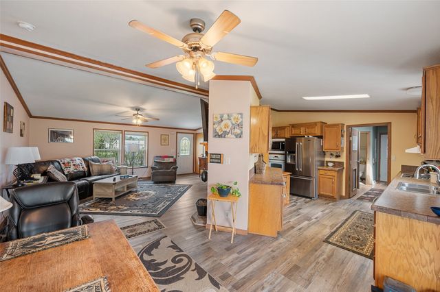 4555 NE 34th Court, Des Moines, IA 50317