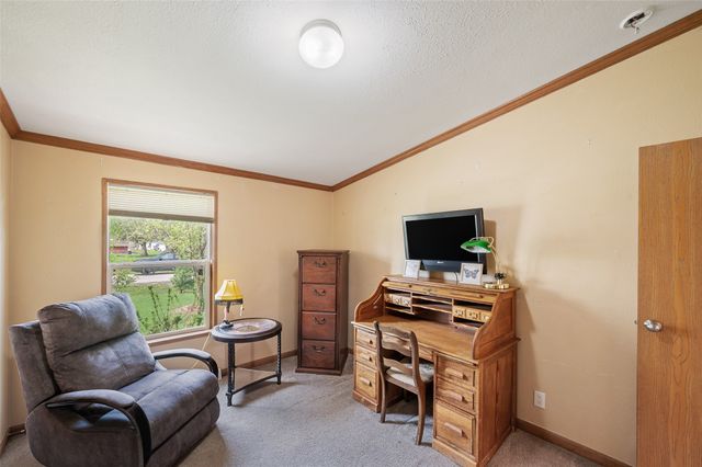 4555 NE 34th Court, Des Moines, IA 50317