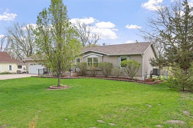 4555 NE 34th Court, Des Moines, IA 50317