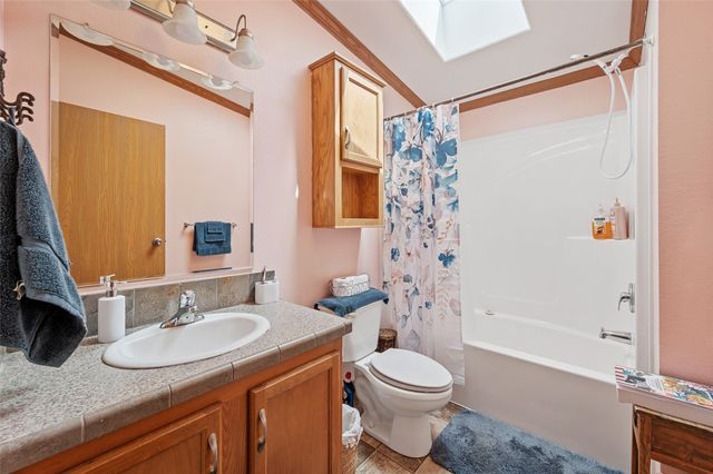 4555 NE 34th Court, Des Moines, IA 50317