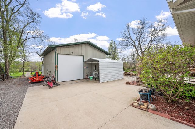 4555 NE 34th Court, Des Moines, IA 50317