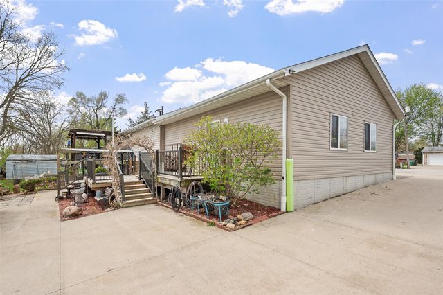 4555 NE 34th Court, Des Moines, IA 50317