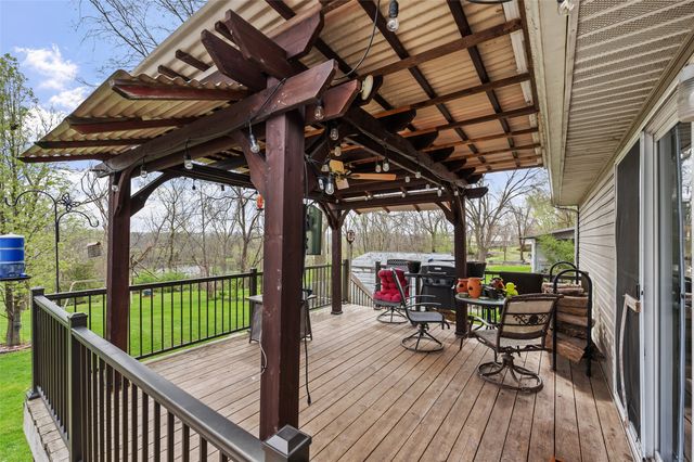 4555 NE 34th Court, Des Moines, IA 50317