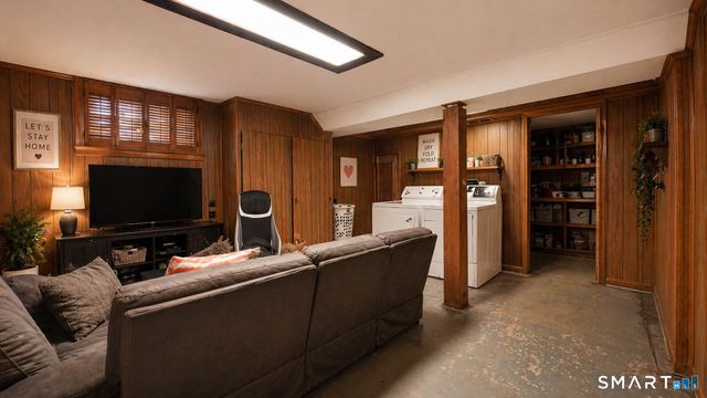 86 Crestwood Avenue, Waterbury, CT 06704