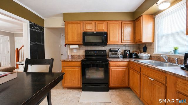 86 Crestwood Avenue, Waterbury, CT 06704