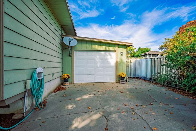 10711 E 16TH Ave, Spokane Valley, WA 99206
