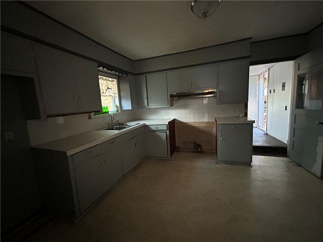 1041 E 5th St, Alice, TX 78332