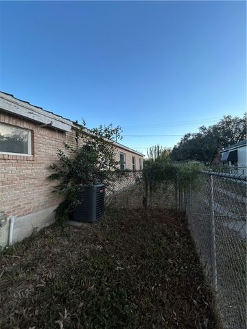 1041 E 5th St, Alice, TX 78332