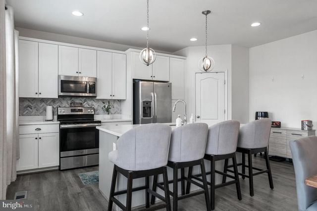 6317 COURTLAND PARK DR, Fredericksburg, VA 22407