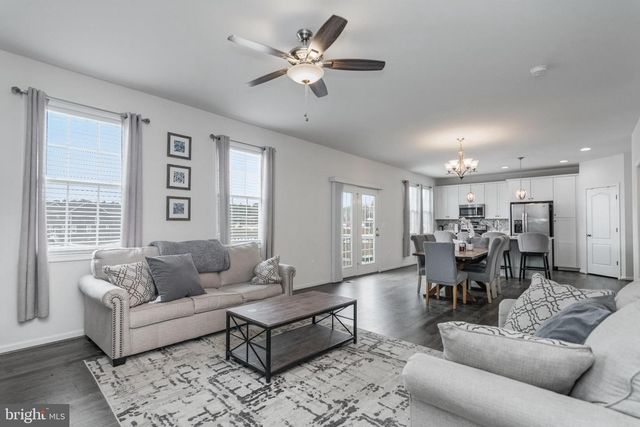 6317 COURTLAND PARK DR, Fredericksburg, VA 22407