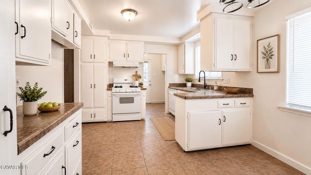 1274 W Avenue H12, Lancaster, CA 93534