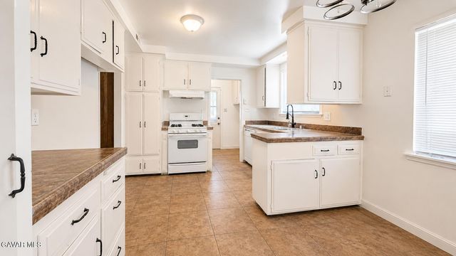 1274 W Avenue H12, Lancaster, CA 93534