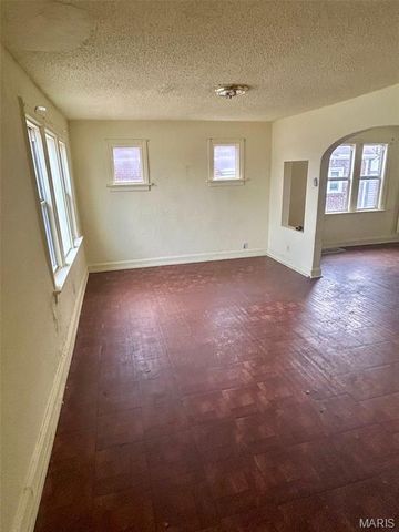 6120 Bircher Street, Pine Lawn, MO 63120