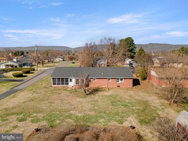 5 FOX LN, Luray, VA 22835