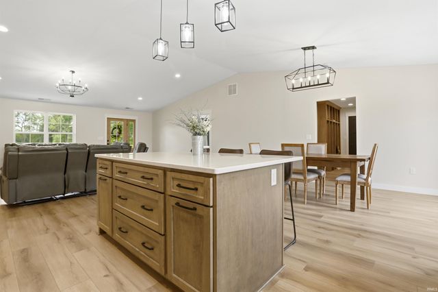 5466 W Schneider Road, Newburgh, IN 47630