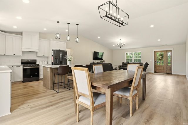 5466 W Schneider Road, Newburgh, IN 47630