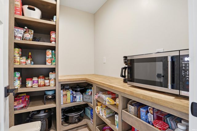 5466 W Schneider Road, Newburgh, IN 47630