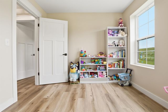 5466 W Schneider Road, Newburgh, IN 47630