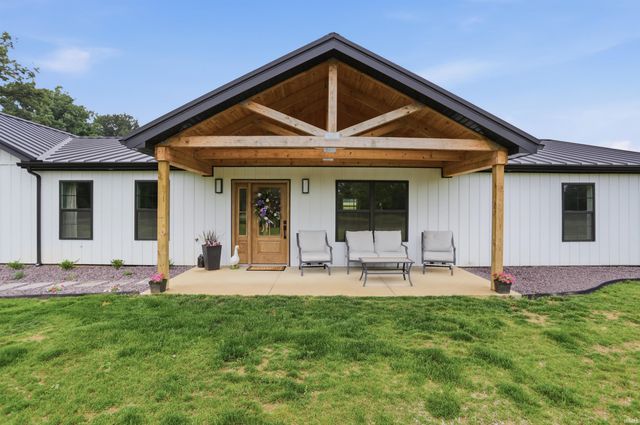 5466 W Schneider Road, Newburgh, IN 47630
