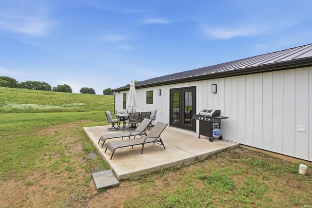 5466 W Schneider Road, Newburgh, IN 47630