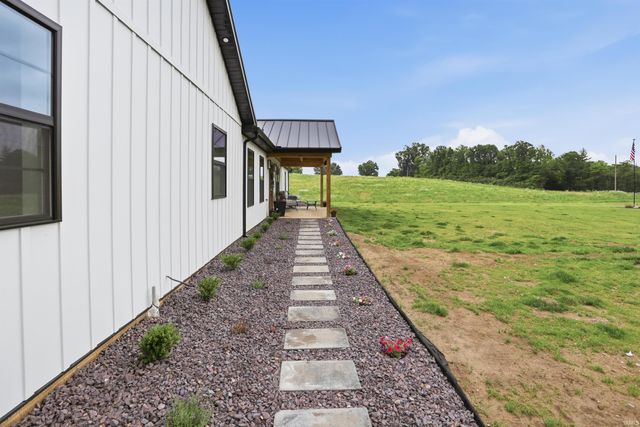 5466 W Schneider Road, Newburgh, IN 47630