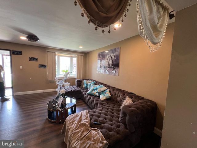 2021 KNORR ST, Philadelphia, PA 19149