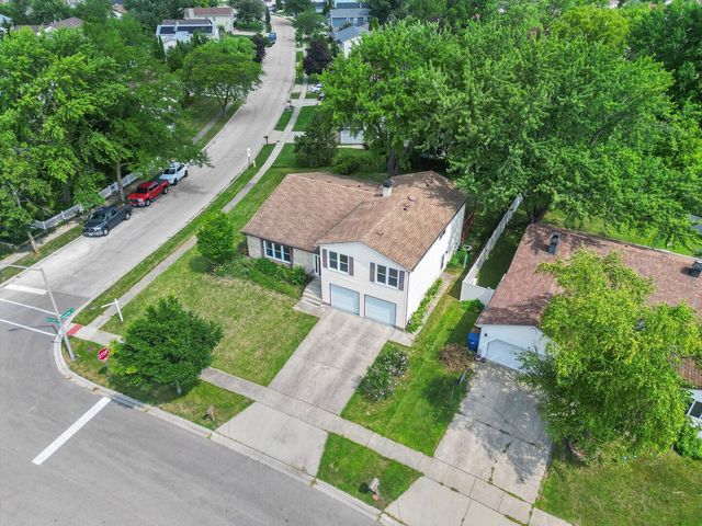 88 Hesterman Drive, Glendale Heights, IL 60139