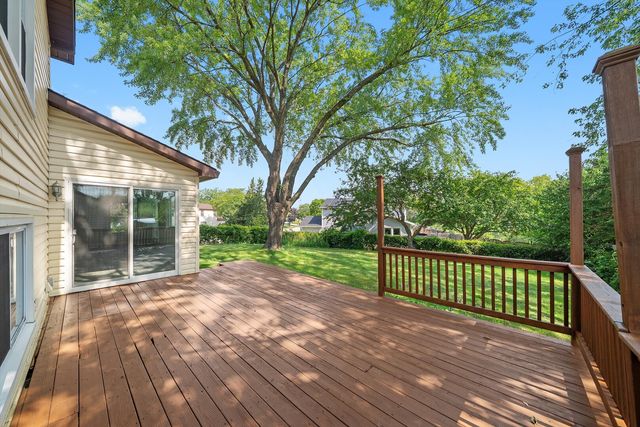 88 Hesterman Drive, Glendale Heights, IL 60139