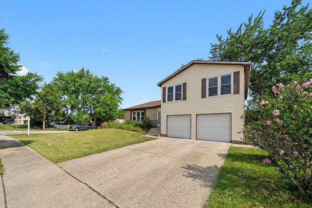 88 Hesterman Drive, Glendale Heights, IL 60139