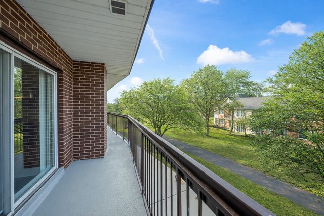 350 E Dundee Road 207B, Buffalo Grove, IL 60089