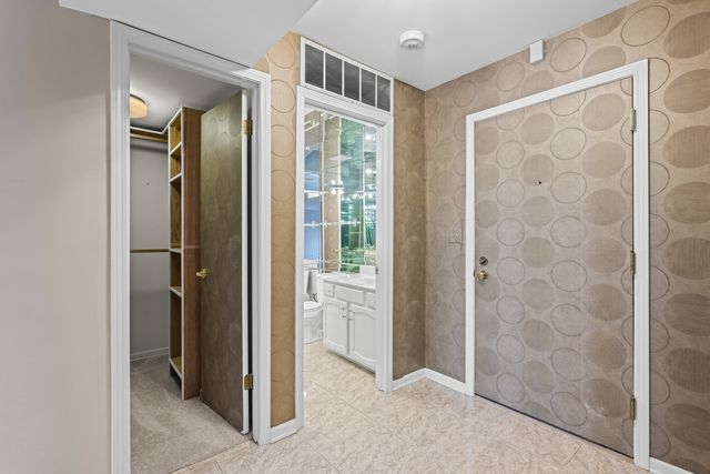 350 E Dundee Road 207B, Buffalo Grove, IL 60089