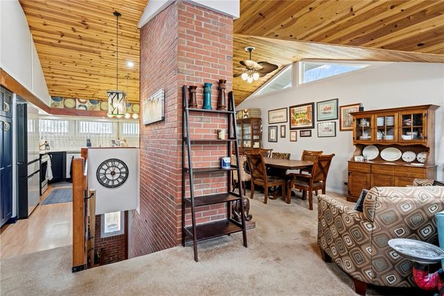 112 Maruth Dr, Ross Twp, PA 15237